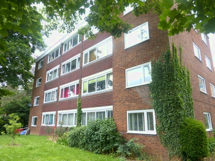 3 Bedroom Flat To Rent In Belmont Hill, St.Albans, AL1