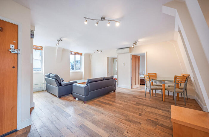 2 Bedroom Apartment To Rent In Clerkenwell Green, London, EC1R