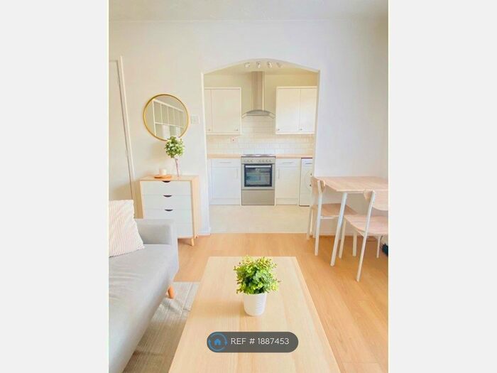 1 Bedroom Flat To Rent In Burns Avenue, Chadwell Heath, Romford, RM6