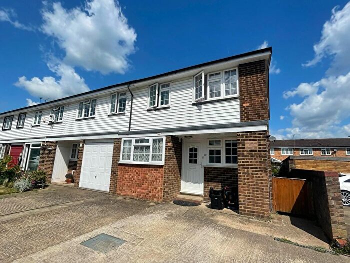 4 Bedroom End Of Terrace House To Rent In Robin Way, Staines-Upon-Thames, TW18