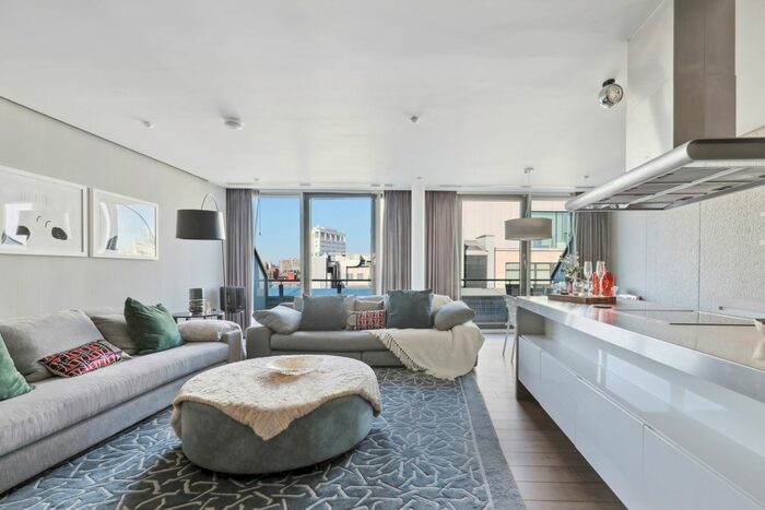 2 Bedroom Flat To Rent In Wardour Street, London, W1D