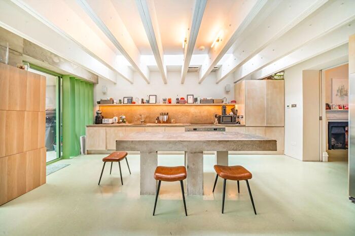 4 Bedroom Property For Sale In Goldsmith Avenue, Acton, W3