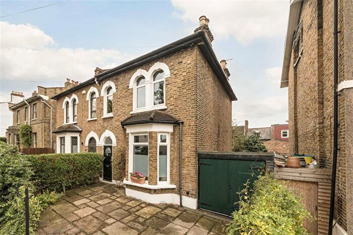 4 Bedroom Semi-Detached House For Sale In Thornford Road, Hither Green, SE13