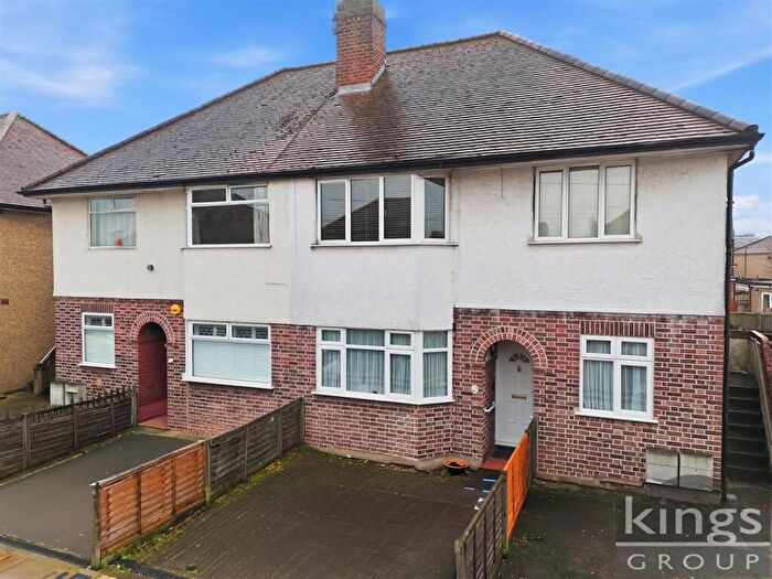 2 Bedroom Maisonette For Sale In Canonbury Road, Enfield, EN1
