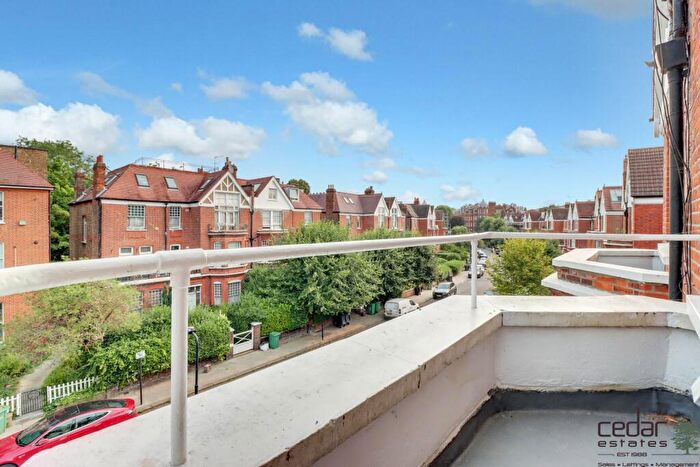 3 Bedroom Flat To Rent In Compayne Gardens, South Hampstead, NW6