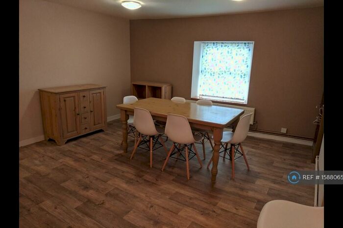 3 Bedroom Maisonette To Rent In High Street, Bangor, LL57