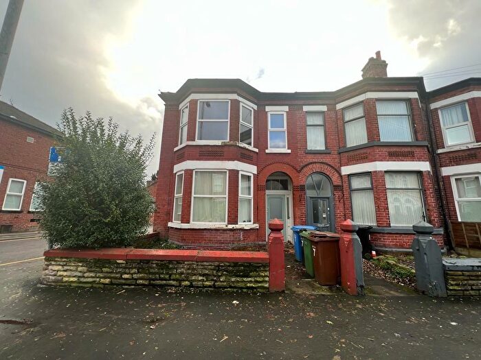3 Bedroom Apartment To Rent In Lowfield Road, Shaw Heath, Stockport, SK2