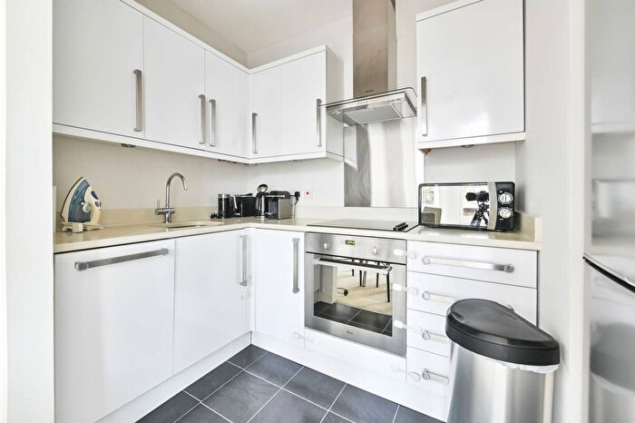 1 Bedroom Flat To Rent In Philbeach Gardens, Earls Court, London, SW5