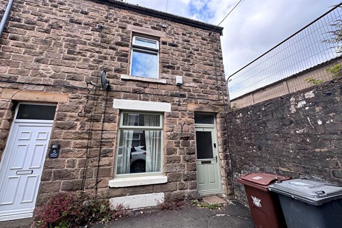 2 Bedroom End Of Terrace House To Rent In Hollins Avenue, Buxton, SK17