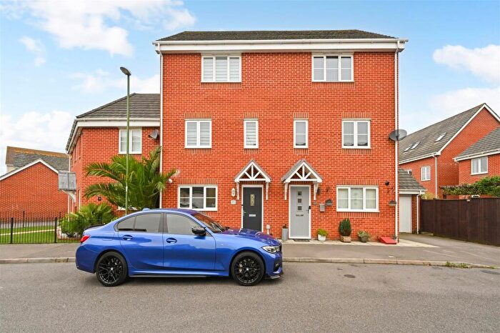 4 Bedroom House To Rent In Cheal Way, Wick, Littlehampton, BN17