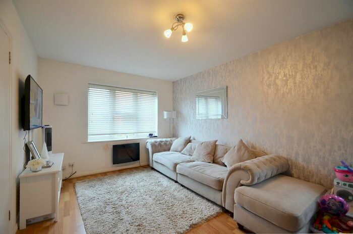 1 Bedroom Maisonette To Rent In Buckland Court, The Greenway, Ickenham, UB10