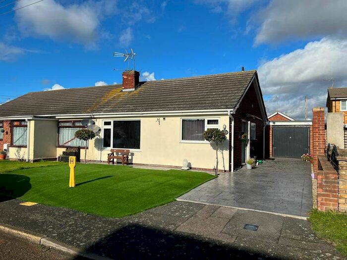 2 Bedroom Bungalow To Rent In Stanley Road, Canvey Island, SS8