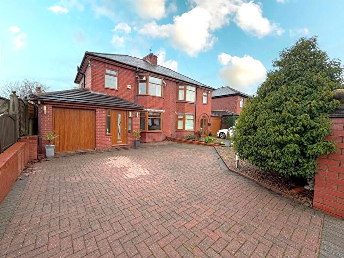 3 Bedroom Semi-Detached House For Sale In Park Road, Westhoughton, Bolton, BL5
