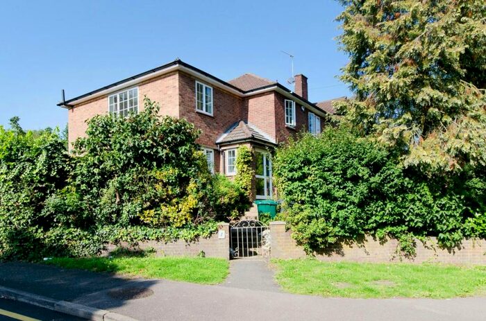 4 Bedroom House To Rent In Elmbank Avenue, Barnet, EN5