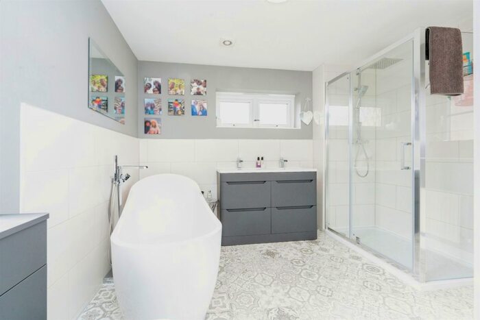 5 Bedroom Detached House For Sale In Summers Hill Drive, Papworth Everard, Cambridge, CB23