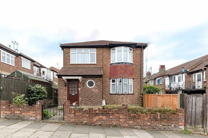 2 Bedroom Flat To Rent In Oak Avenue, London, N10