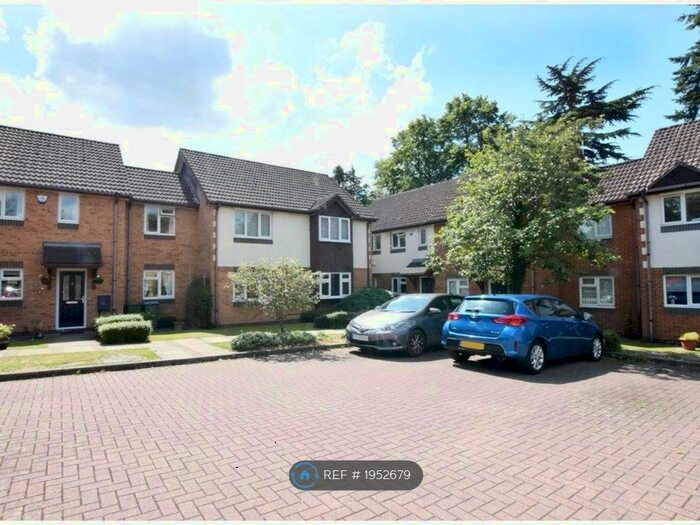 2 Bedroom Flat To Rent In Melrose Place, Watford, WD17