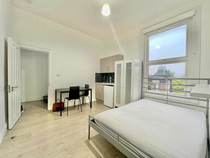 Studio To Rent In Regents Park Road, Finchley Central, London, N3