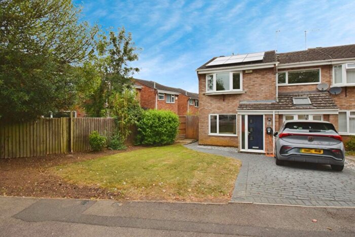 4 Bedroom Semi-Detached House For Sale In Lamport Close, Wigston, Leicestershire, LE18