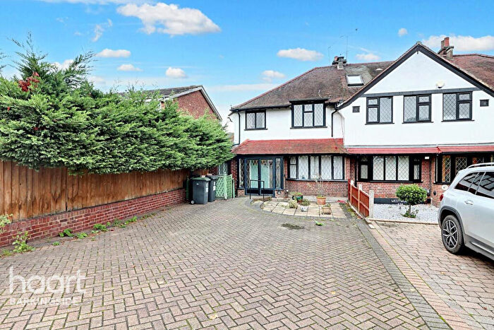3 Bedroom End Of Terrace House For Sale In Fencepiece Road, Chigwell, IG7