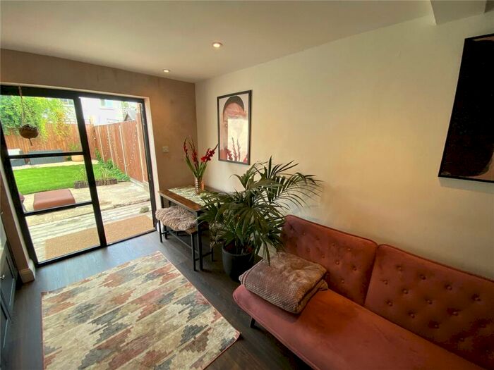 Apartment To Rent In Whittington Road, London, N22