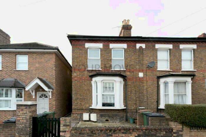 2 Bedroom Flat To Rent In Greenleaf Road, Walthamstow, London, E17