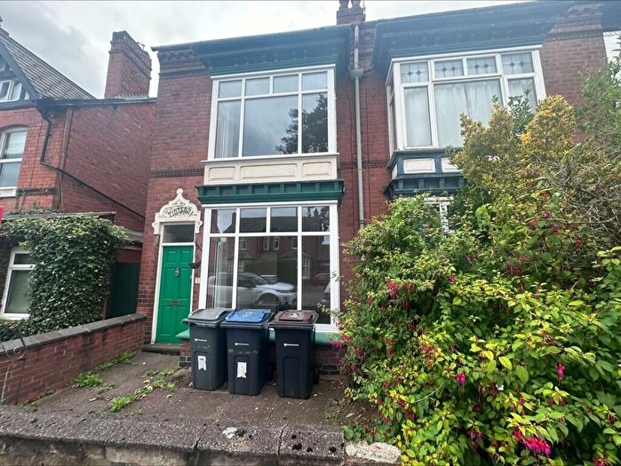 4 Bedroom House To Rent In Mary Vale Road, Birmingham, B30