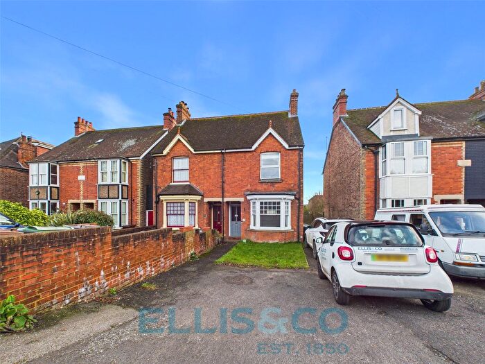3 Bedroom Semi Detached House To Rent In Hadlow Road, Tonbridge, Kent, TN9