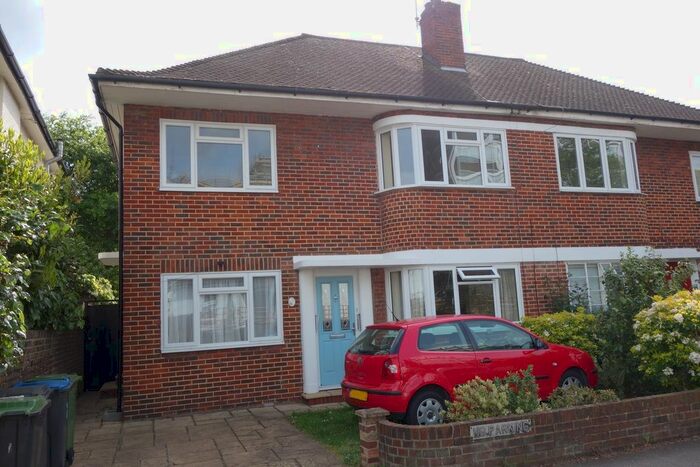 2 Bedroom Flat To Rent In Grove Crescent, Kingston Upon Thames, KT1