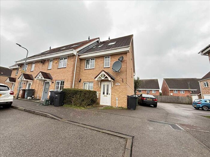 3 Bedroom End Of Terrace House For Sale In Leeds Close, Corby, NN18