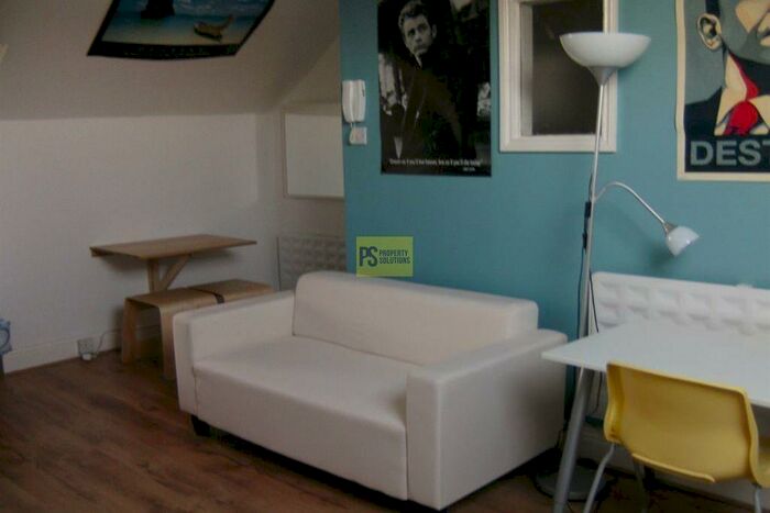Studio To Rent In Pershore Road - Student Studio Flat, B29