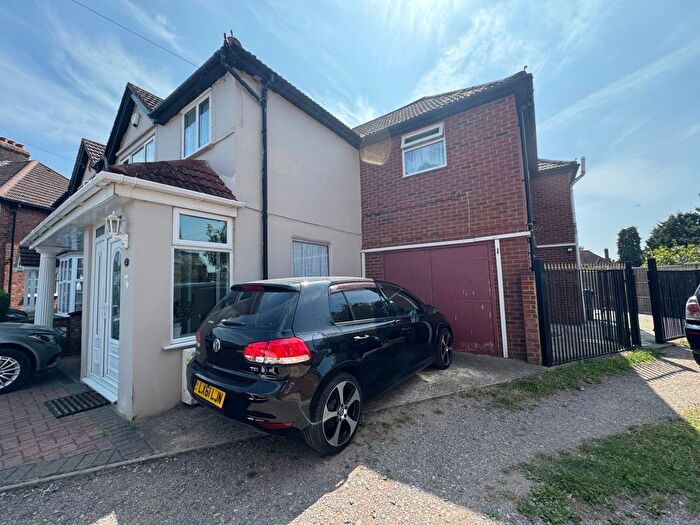 1 Bedroom Flat To Rent In Sutton Square, Hounslow, TW5