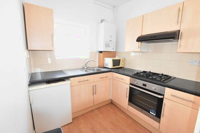2 Bedroom Flat To Rent In Merton Road, London, SW19