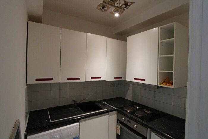 Studio To Rent In Balham High Road, London, SW17