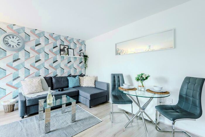 2 Bedroom Apartment To Rent In - Birch Lane, Manchester, M13