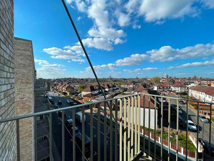 2 Bedroom Apartment For Sale In Grand Union, Wembley, HA0