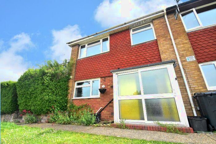 3 Bedroom End Of Terrace House To Rent In Brendon Avenue, Luton, LU2