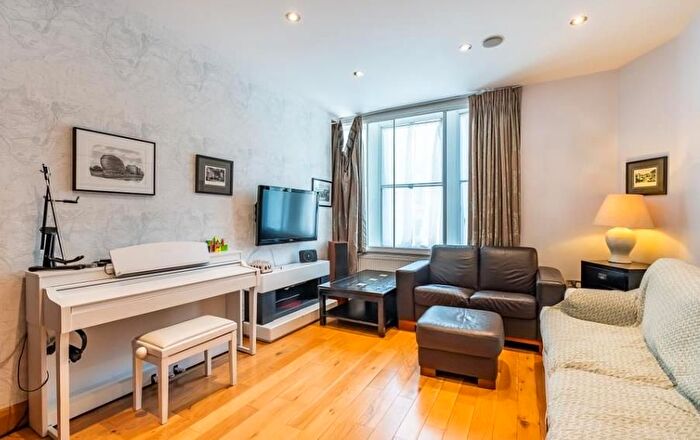 2 Bedroom Flat To Rent In Portsea Place, Paddington, London, W2