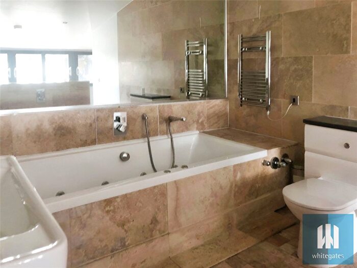 2 Bedroom Flat To Rent In Britannia Buildings, St Peters Street, Huddersfield, HD1