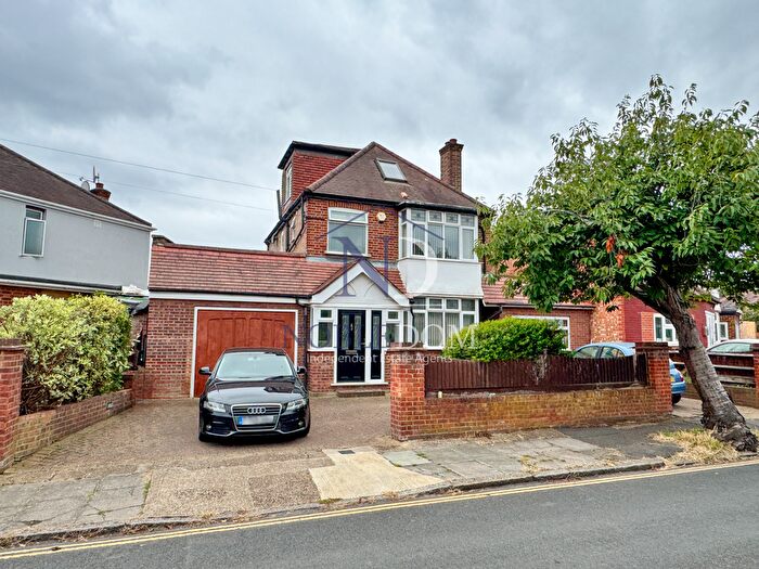 4 Bedroom Detached House To Rent In Isleworth, TW7
