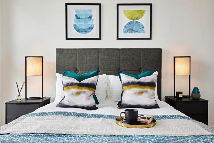 3 Bedroom Flat To Rent In The Highline, Radial Avenue, E14