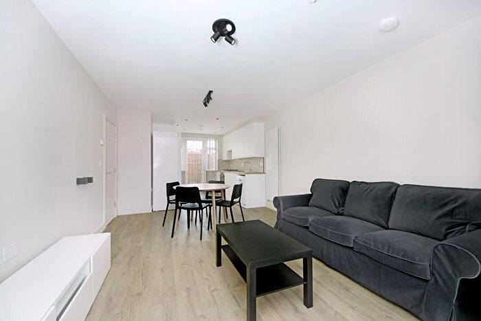 2 Bedroom Flat To Rent In Lowfield Road, W3