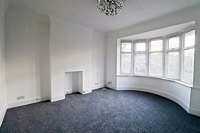 2 Bedroom Bungalow For Sale In Eastern Avenue, Benfleet, SS7