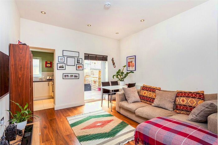 2 Bedroom Flat To Rent In Essex Road, London, N1