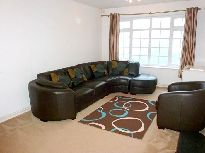 2 Bedroom Flat To Rent In Arborfield Close, Slough, Berkshire, SL1
