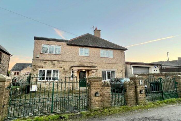 4 Bedroom Property To Rent In Denholme Gate Road, Halifax HX3