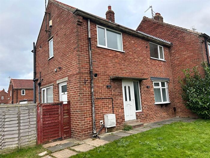 2 Bedroom End Of Terrace House To Rent In Hawthorn Walk, Eastfield, YO11
