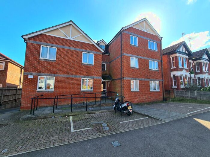 1 Bedroom Flat To Rent In Shaftesbury Avenue, Portswood, SO17