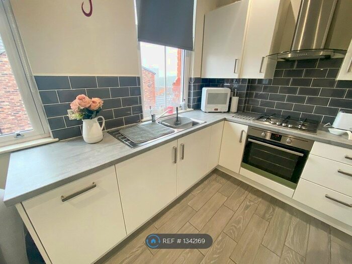 2 Bedroom Flat To Rent In Gladstone Street, Woolton, Liverpool, L25
