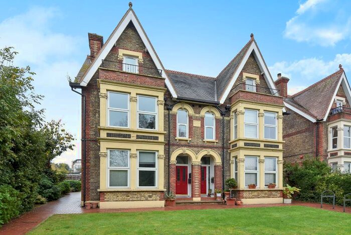 1 Bedroom Apartment To Rent In London Road, High Wycombe, HP11